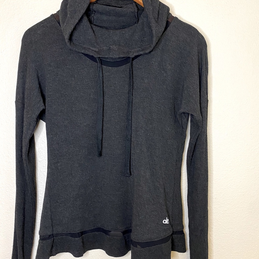 ALO Yoga Women's Charcoal Gray Long-Sleeve Hoodie Top